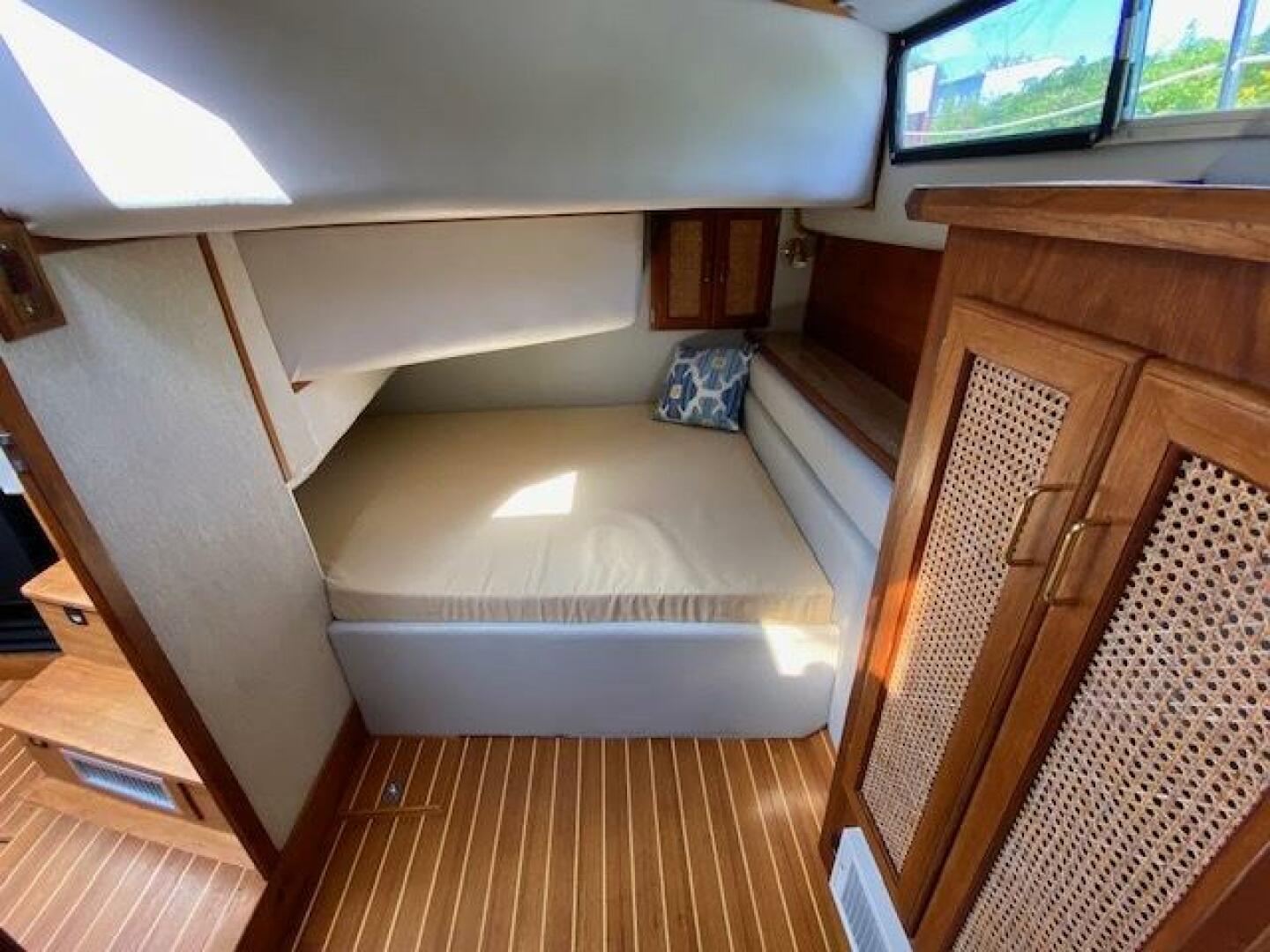 38ft Bayliner Yacht For Sale