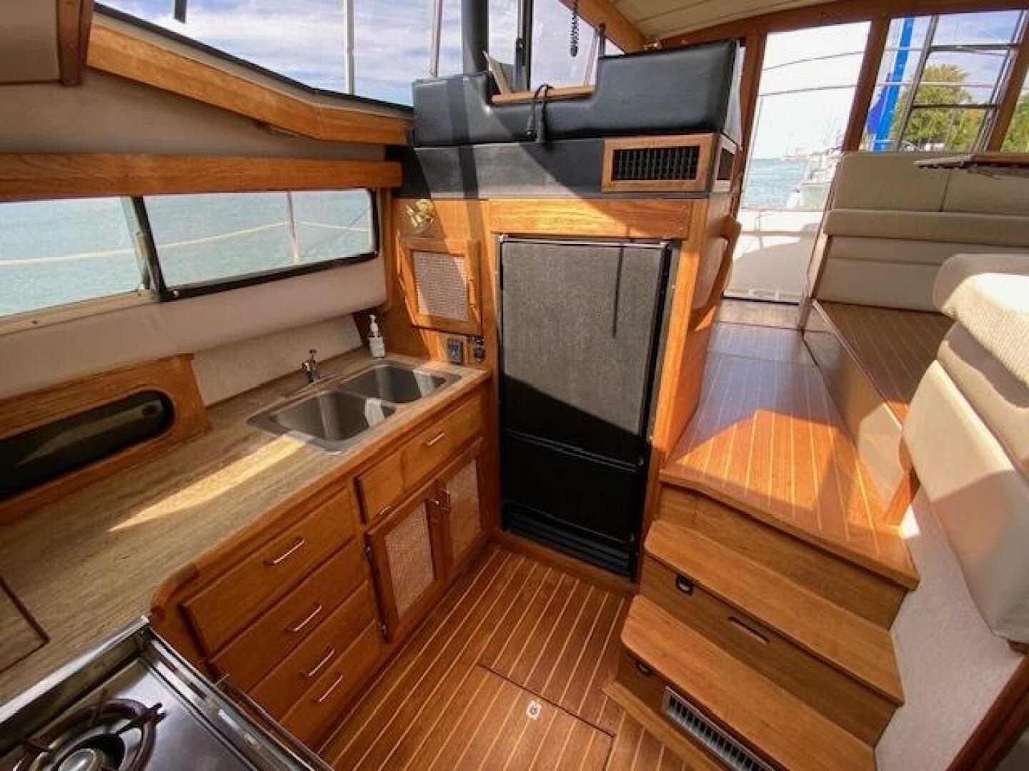38ft Bayliner Yacht For Sale