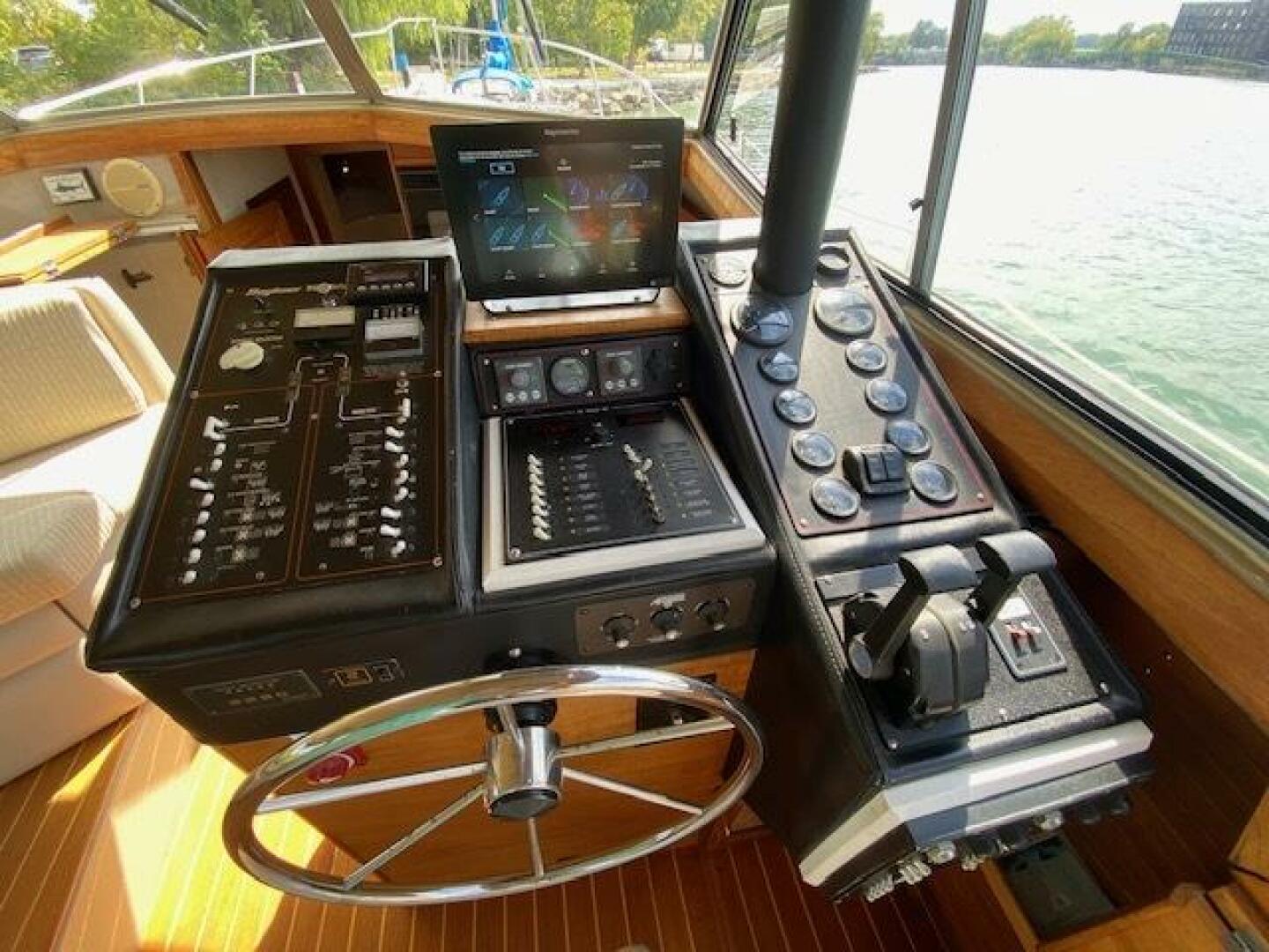 38ft Bayliner Yacht For Sale
