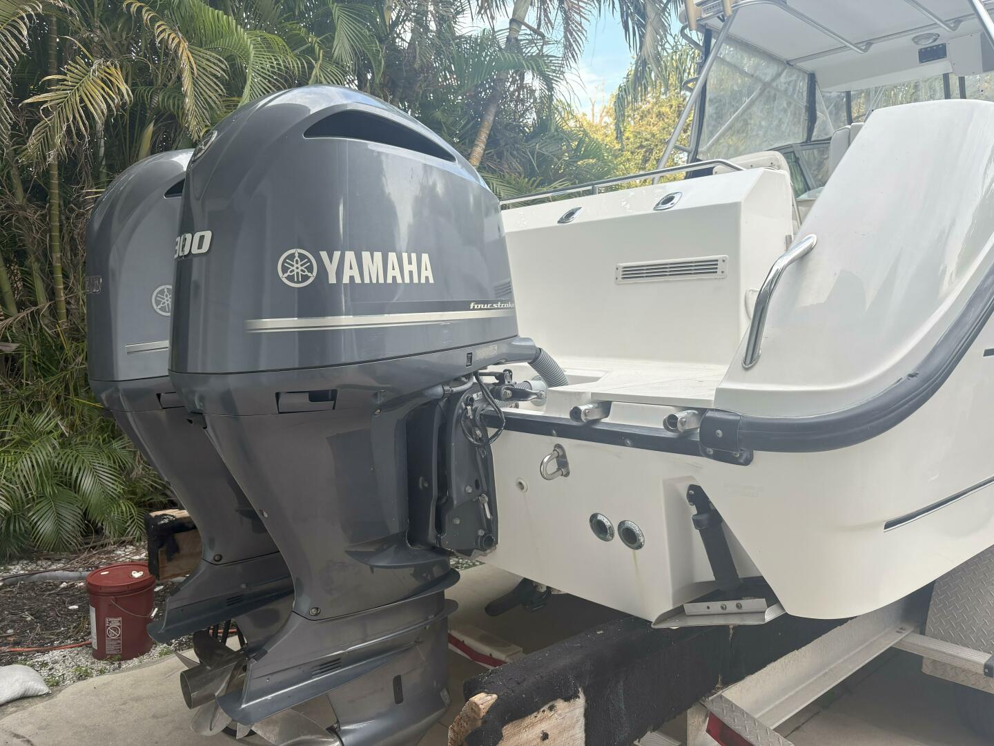 28ft Boston Whaler Yacht For Sale