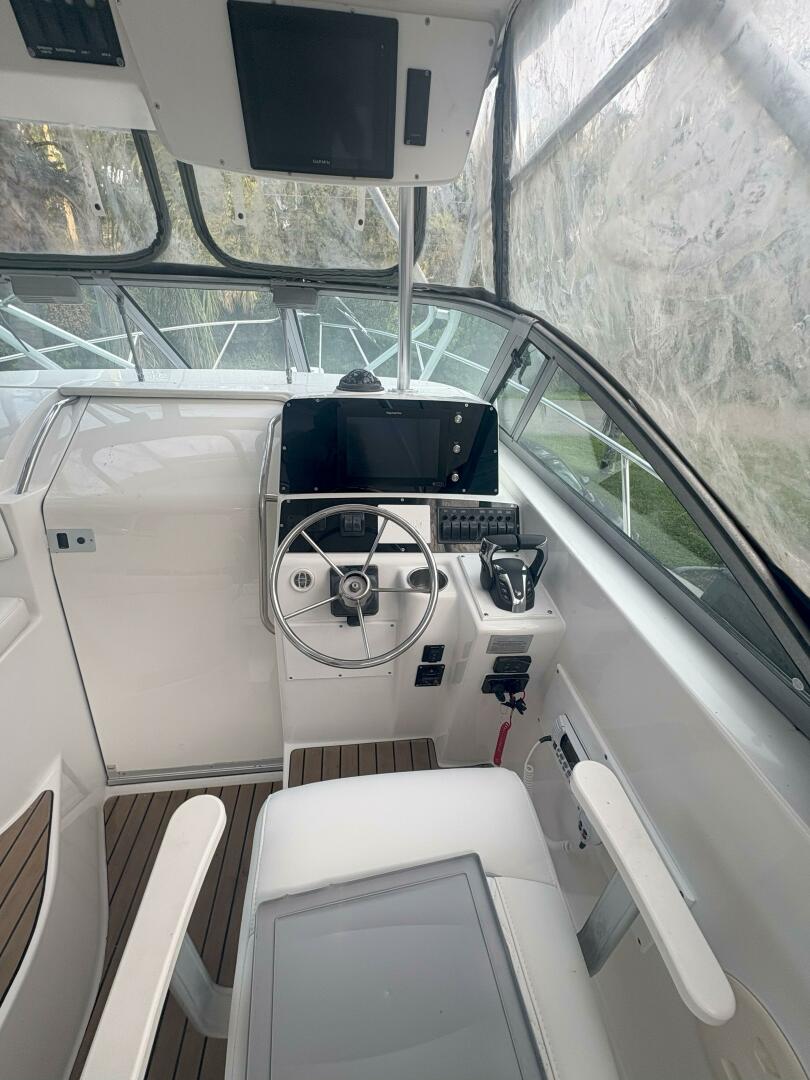 28ft Boston Whaler Yacht For Sale