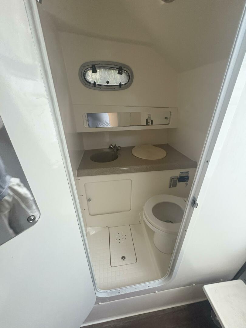 28ft Boston Whaler Yacht For Sale