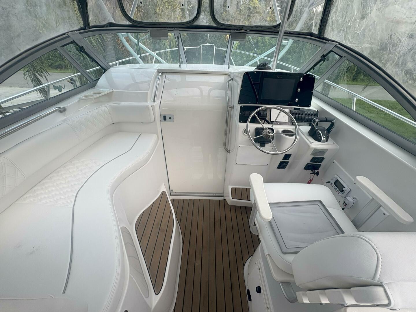 28ft Boston Whaler Yacht For Sale