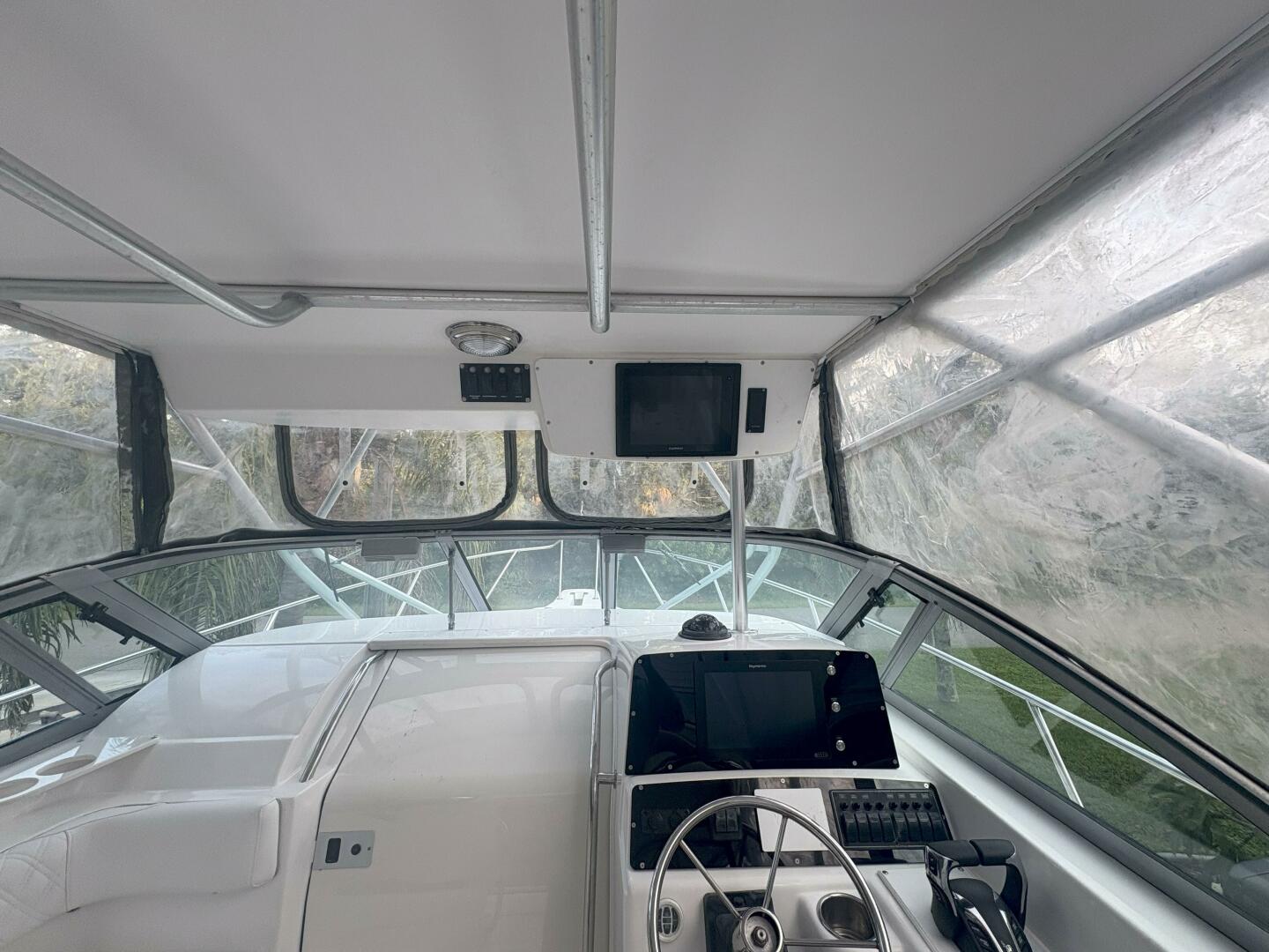 28ft Boston Whaler Yacht For Sale