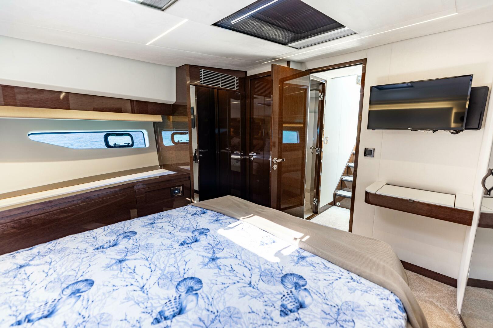 2019 Prestige 590 Fly 'New Heart' - VIP Guest Stateroom