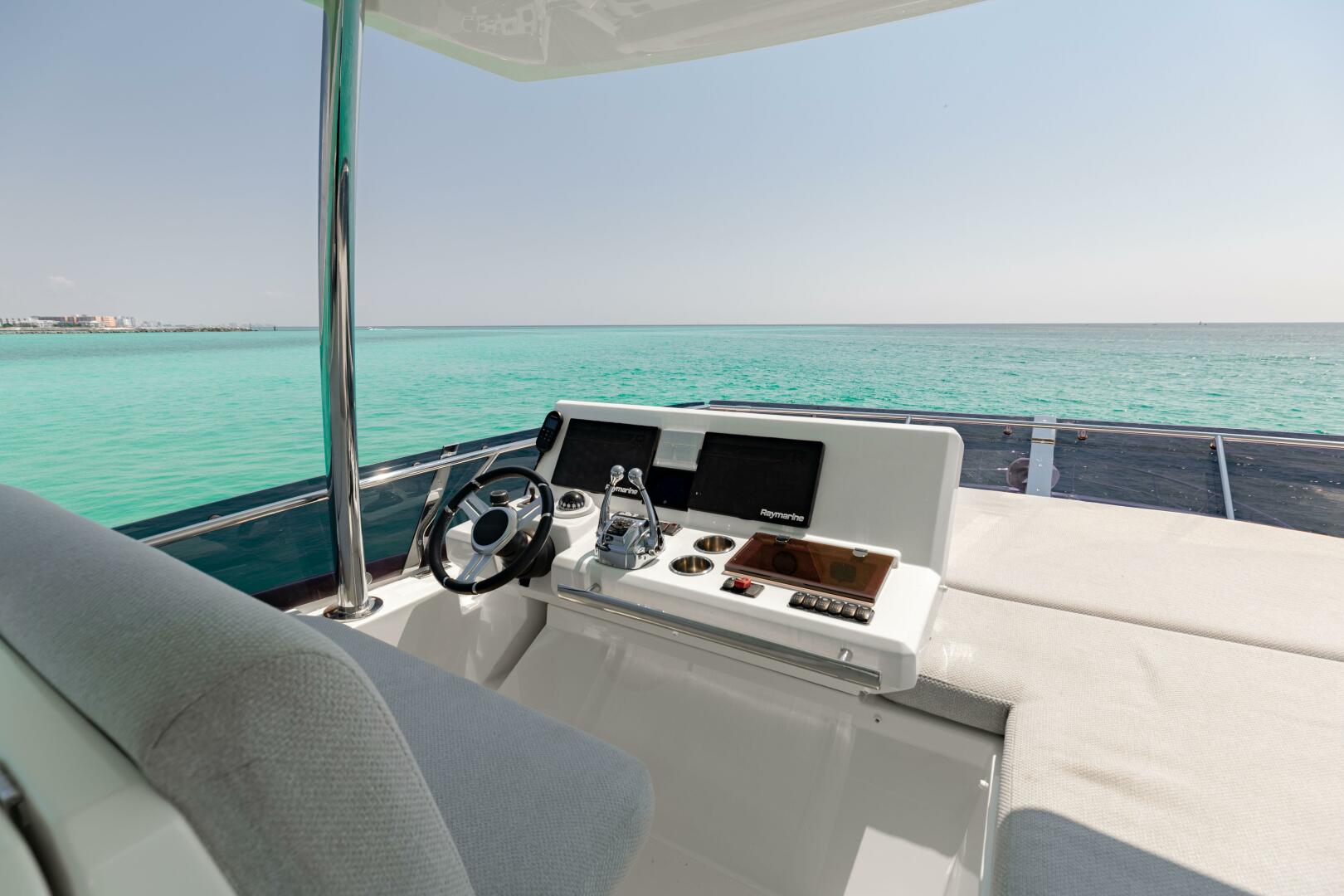 2019 Prestige 590 Fly 'New Heart' - Flybridge Helm