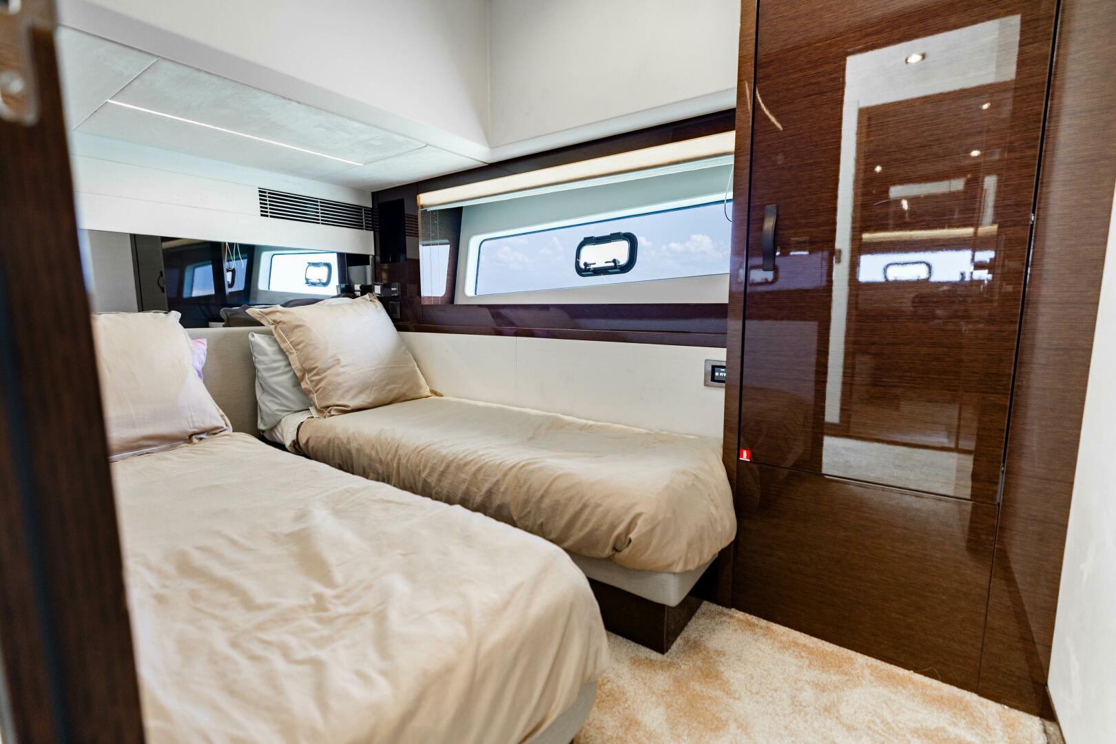 2019 Prestige 590 Fly 'New Heart' - Guest Stateroom