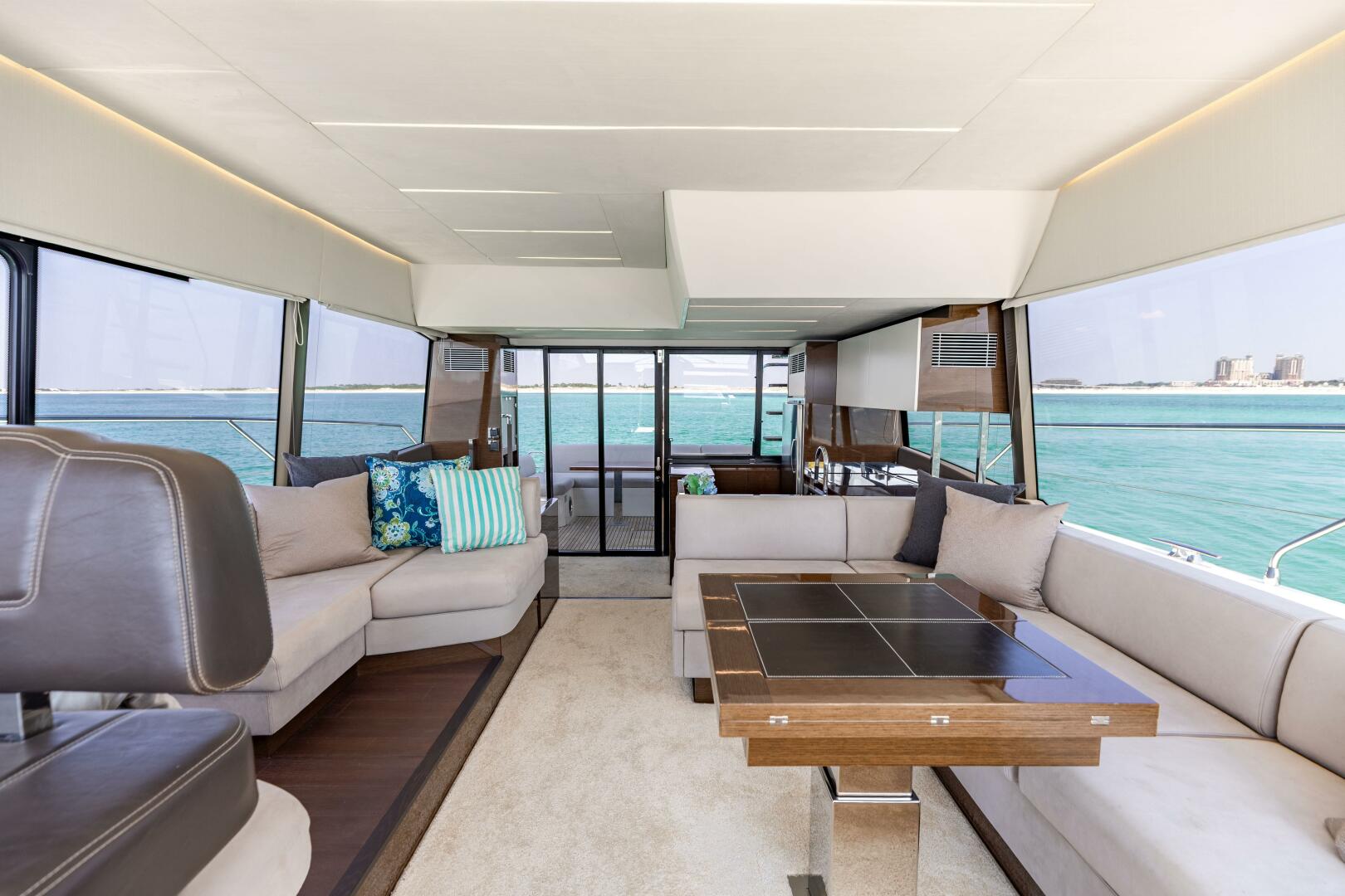 2019 Prestige 590 Fly 'New Heart' - Salon