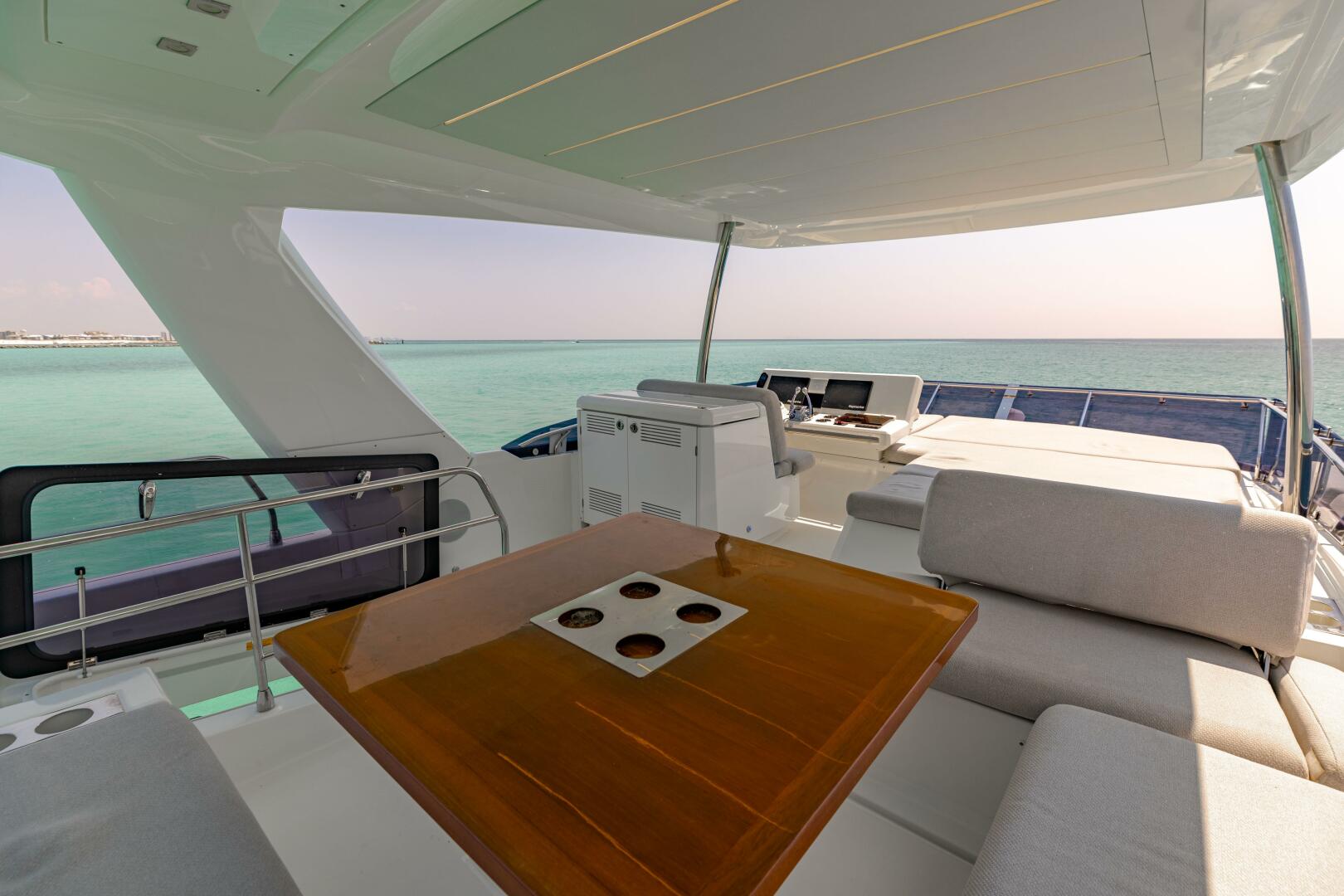 2019 Prestige 590 Fly 'New Heart' - Flybridge