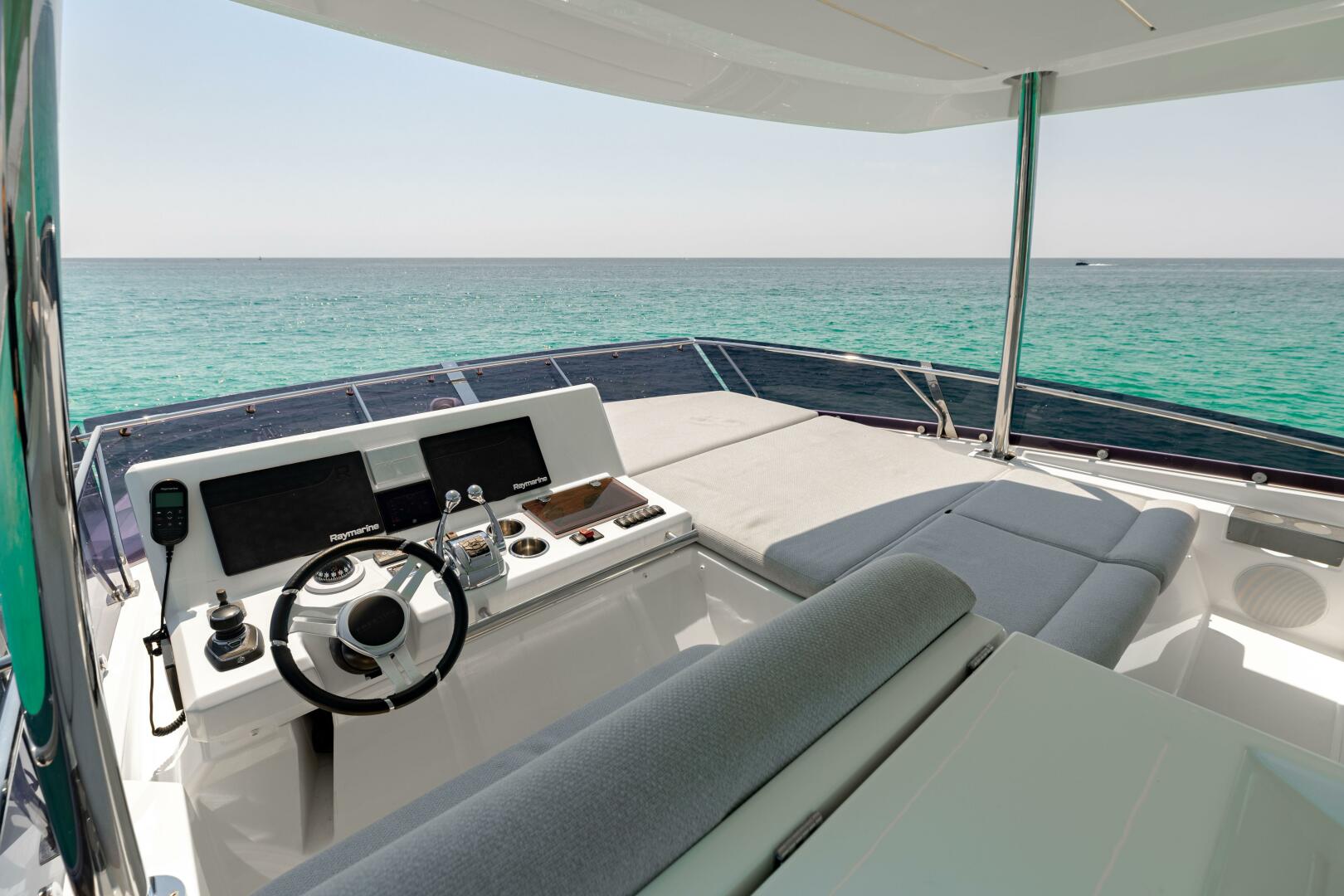 2019 Prestige 590 Fly 'New Heart' - Flybridge Helm