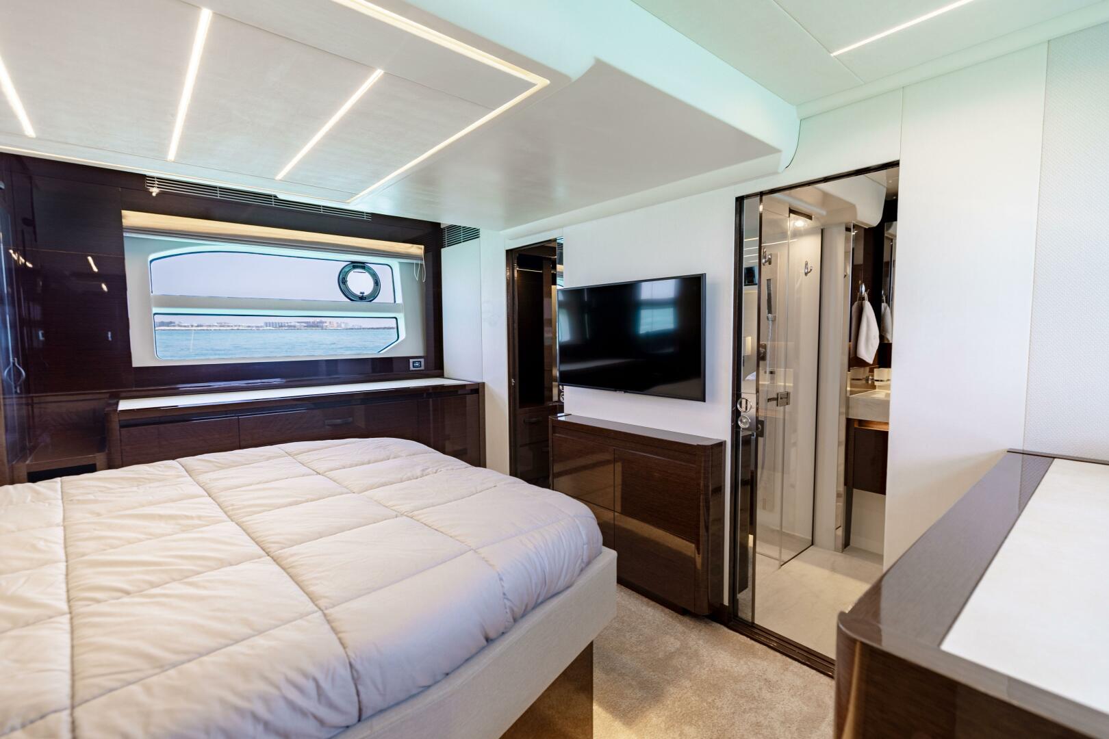 2019 Prestige 590 Fly 'New Heart' - Master Stateroom 