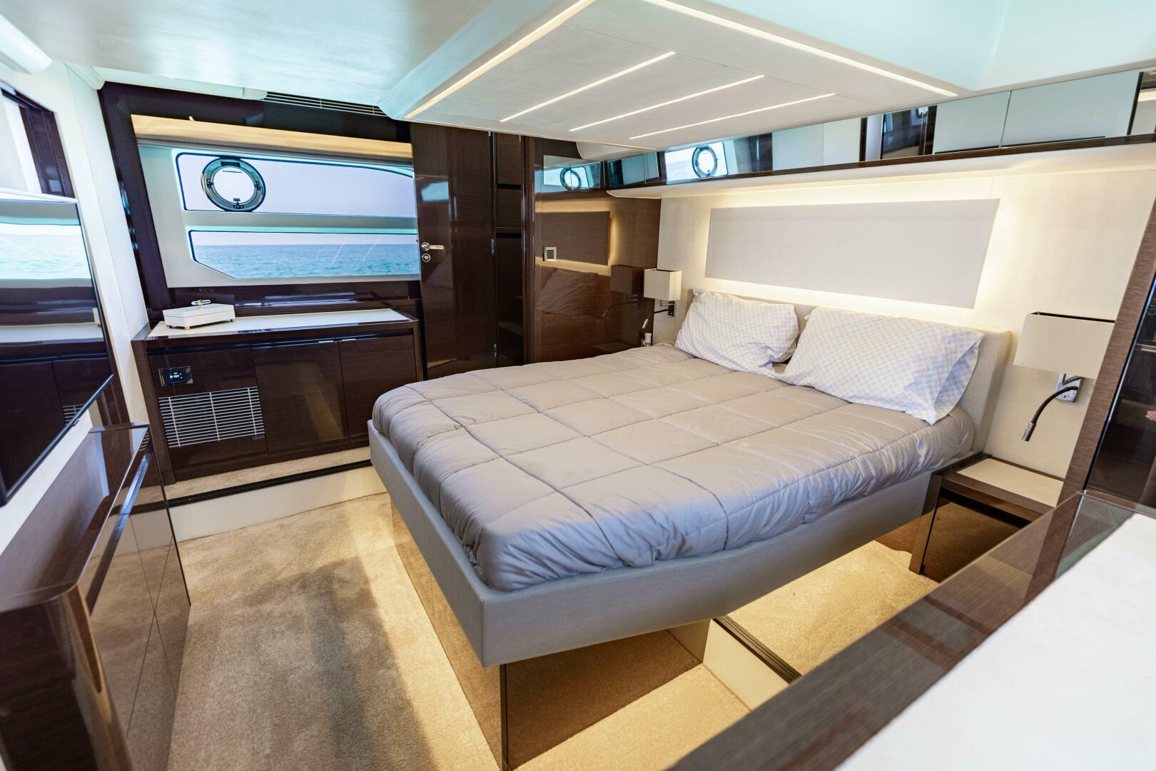 2019 Prestige 590 Fly 'New Heart' - Master Stateroom 