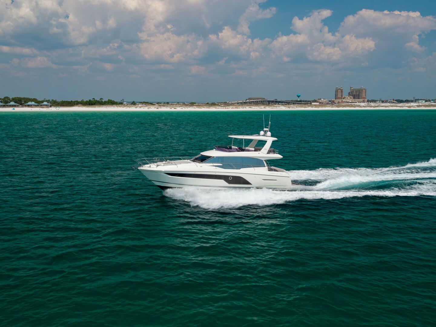 2019 Prestige 590 Fly 'New Heart' - Profile Port