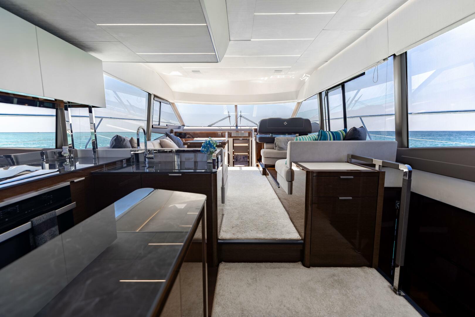 2019 Prestige 590 Fly 'New Heart' - Galley 