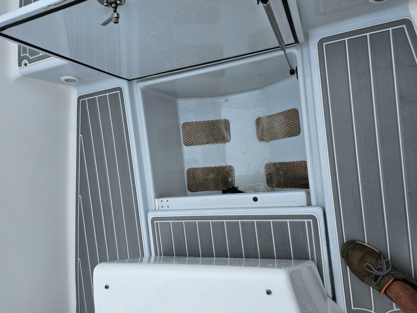 24ft Topaz Yacht For Sale