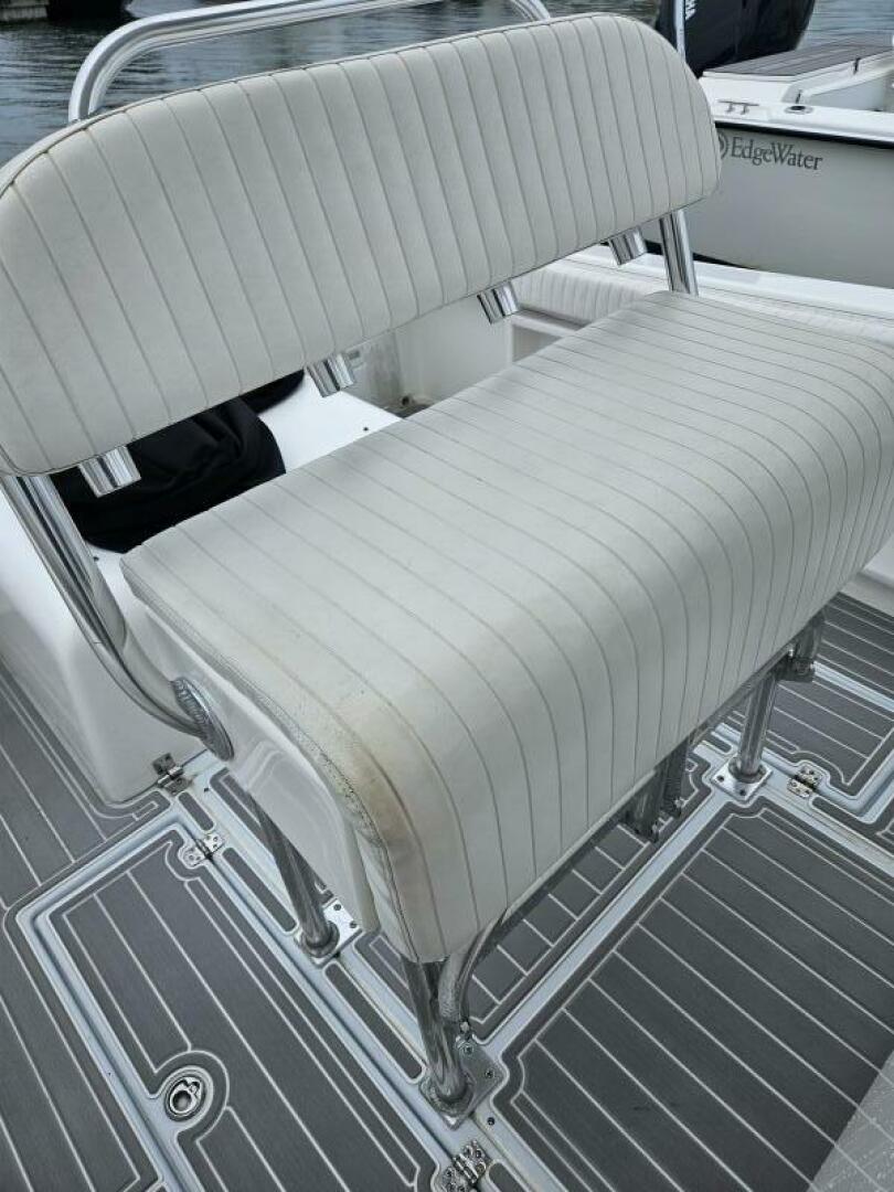24ft Topaz Yacht For Sale