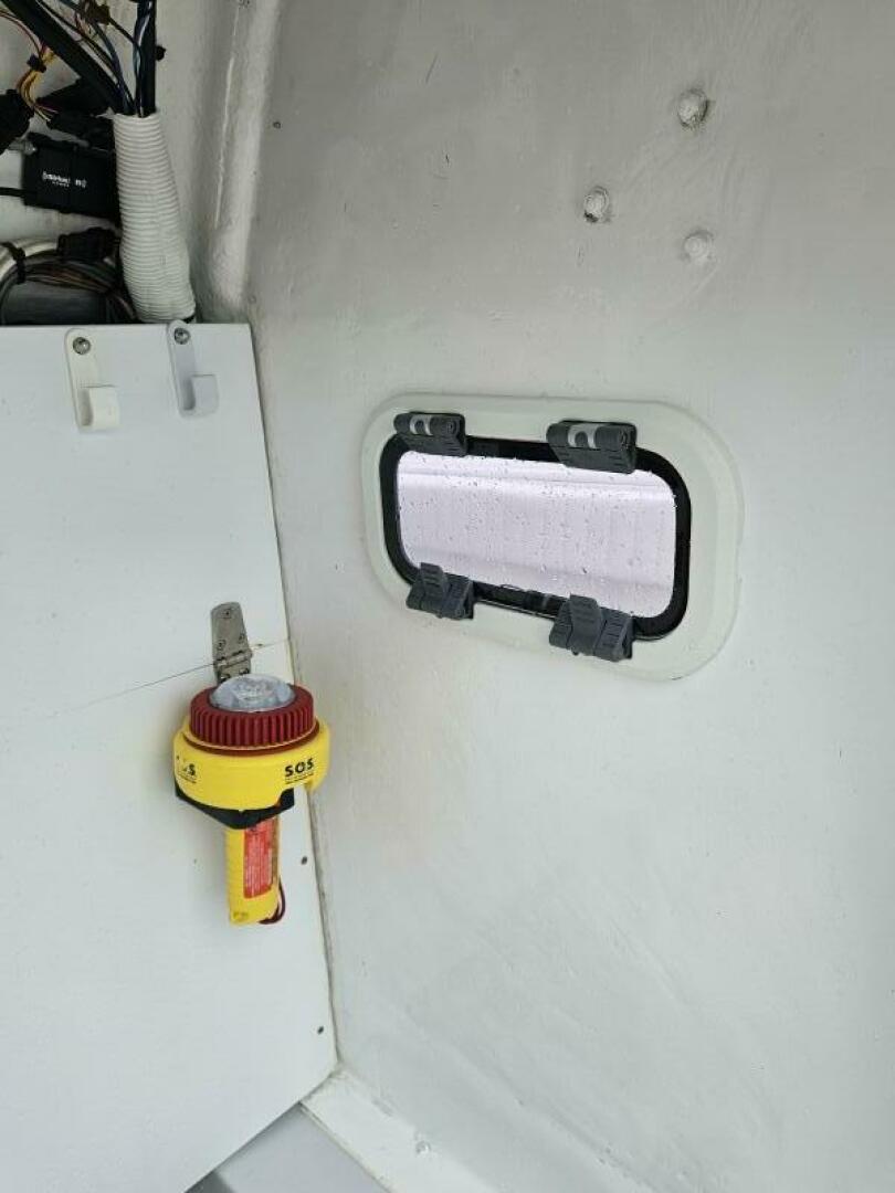 24ft Topaz Yacht For Sale