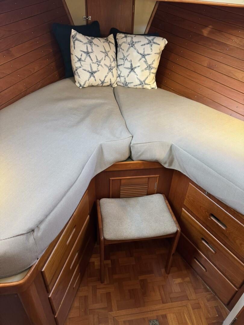 36ft Grand Banks Yacht For Sale