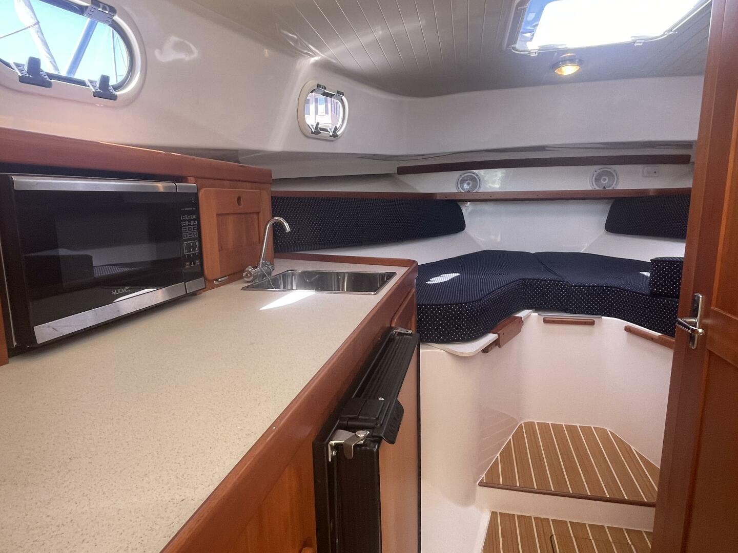 Beyond The Sea 29ft Hunt Yacht For Sale
