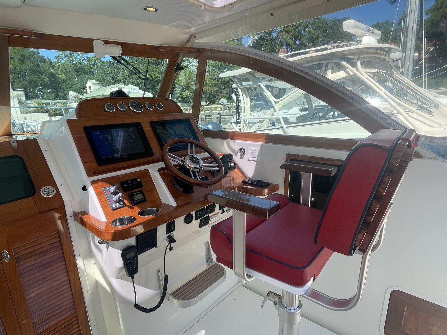 Beyond The Sea 29ft Hunt Yacht For Sale