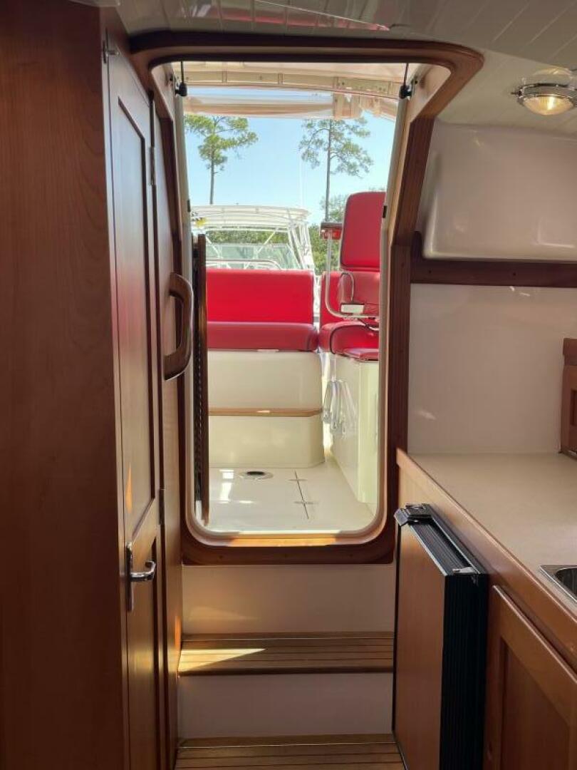 Beyond The Sea 29ft Hunt Yacht For Sale
