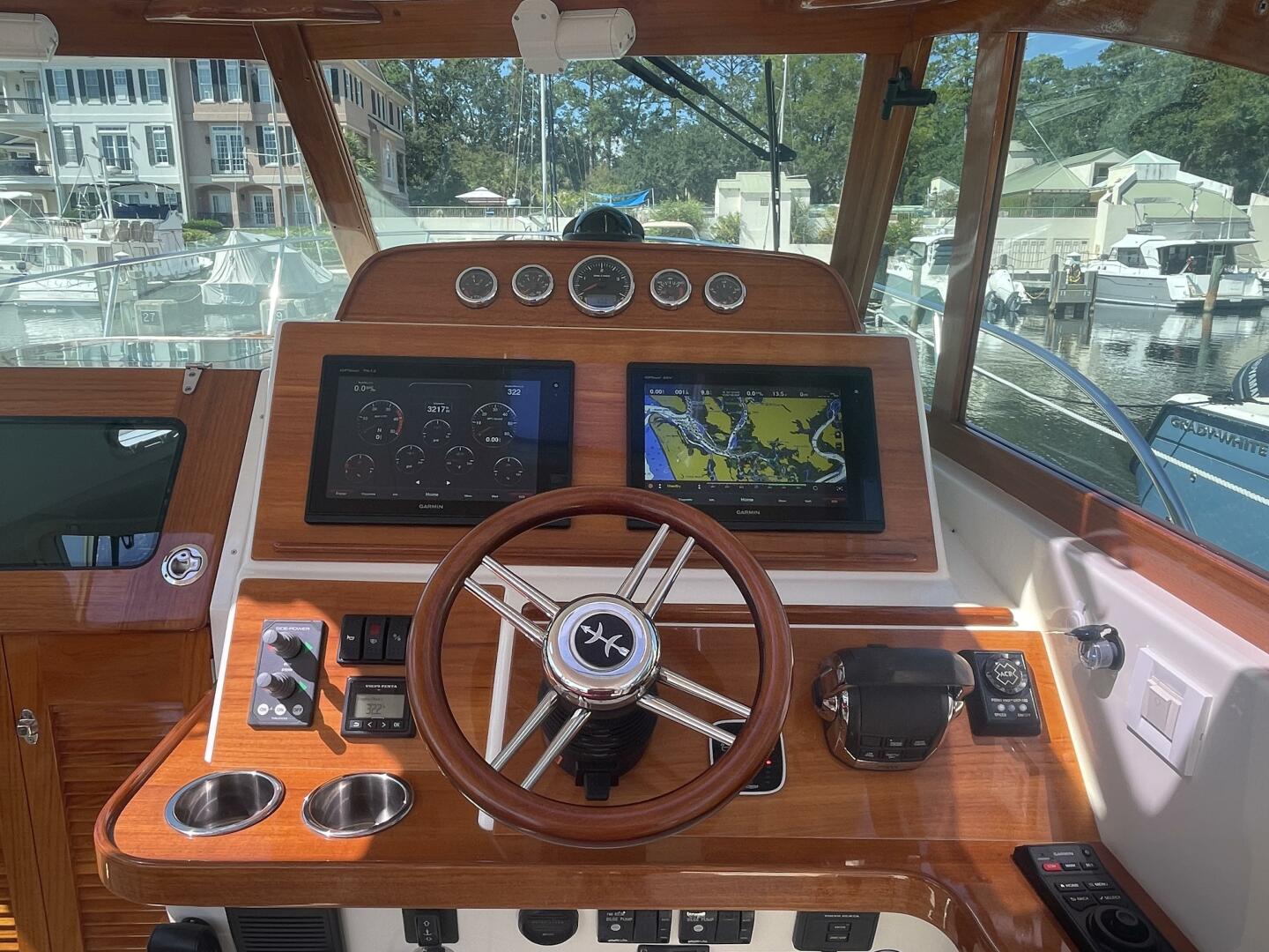 Beyond The Sea 29ft Hunt Yacht For Sale