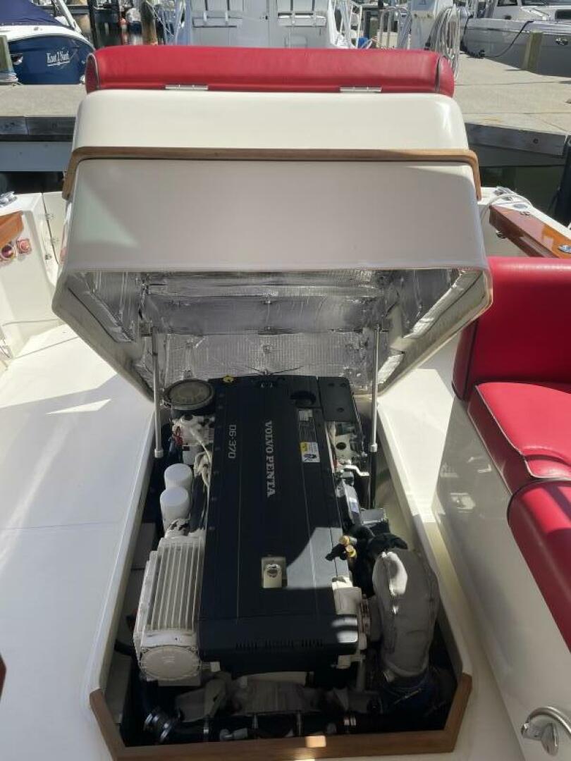 Beyond The Sea 29ft Hunt Yacht For Sale