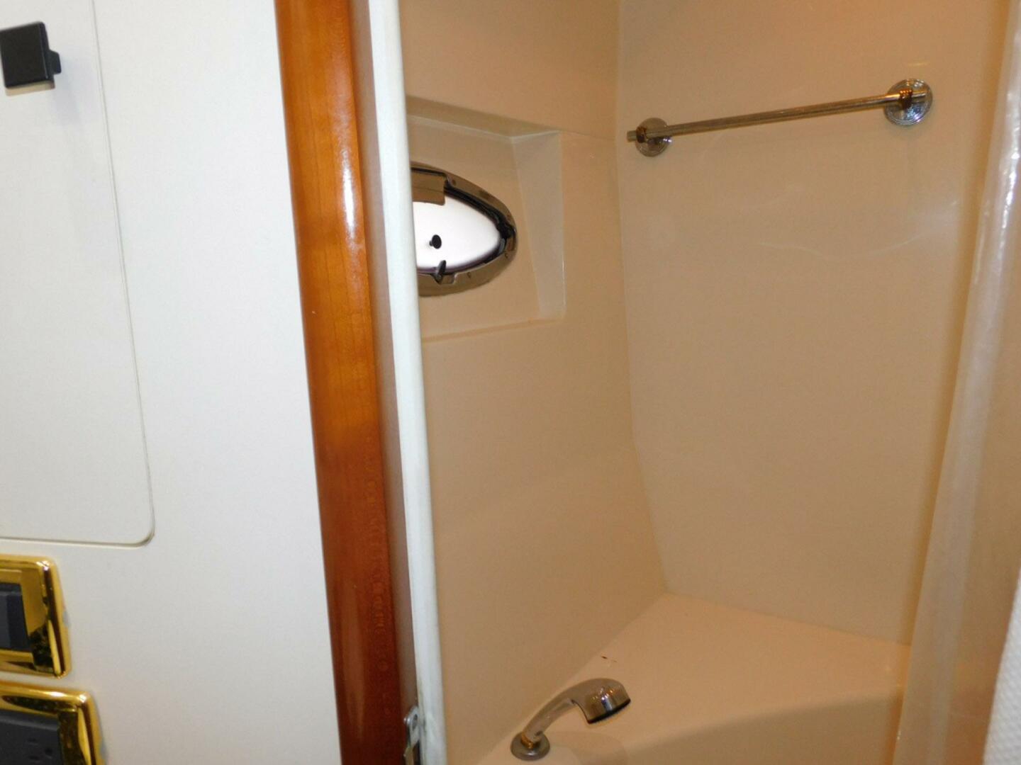 Waterdog 57ft Carver Yacht For Sale