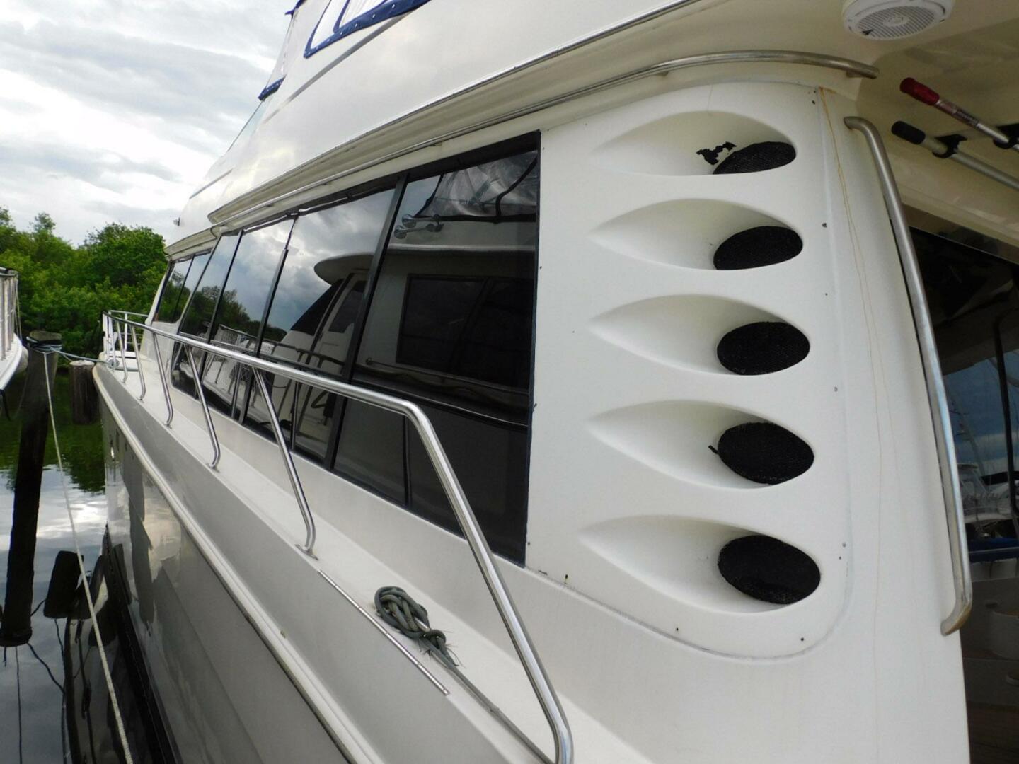Waterdog 57ft Carver Yacht For Sale