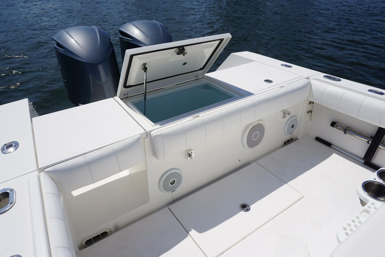Past Time 32ft Regulator Yacht For Sale