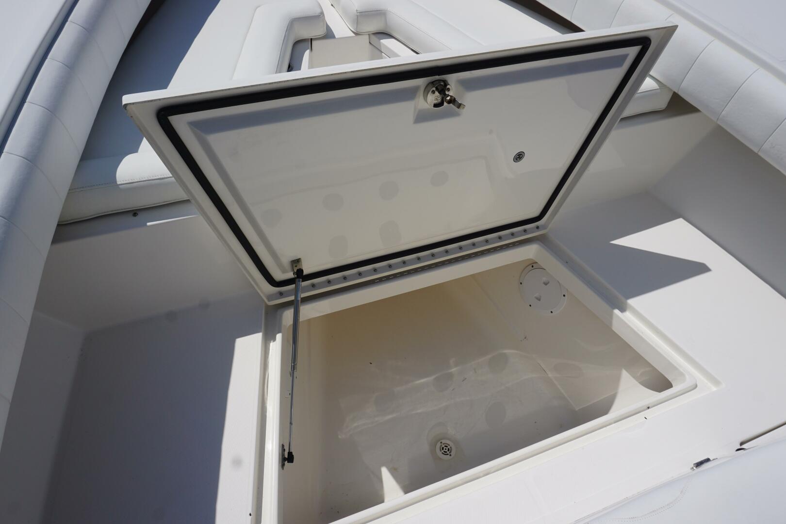 Past Time 32ft Regulator Yacht For Sale