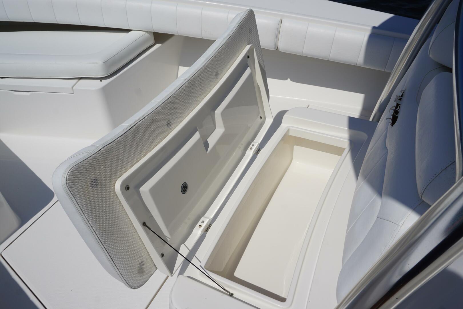Past Time 32ft Regulator Yacht For Sale