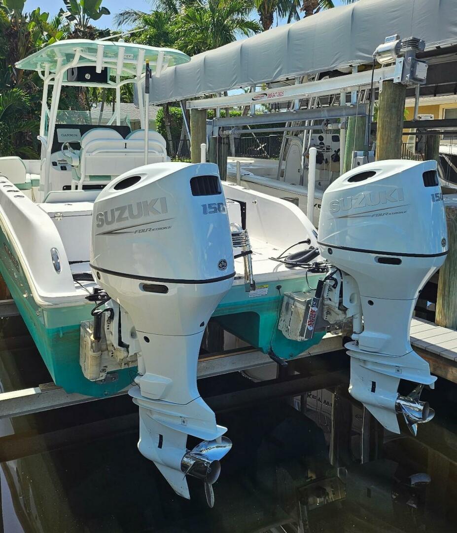 24ft Twin Vee Yacht For Sale