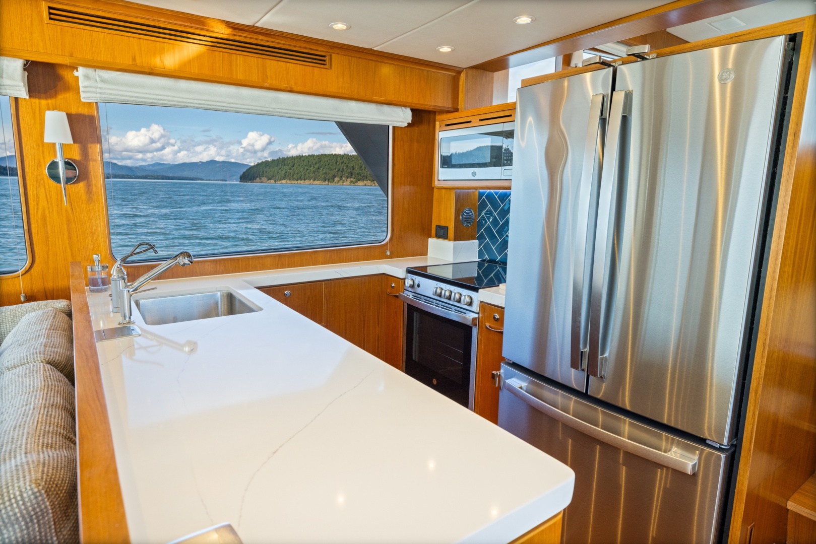 2023 Offshore Yachts ELV