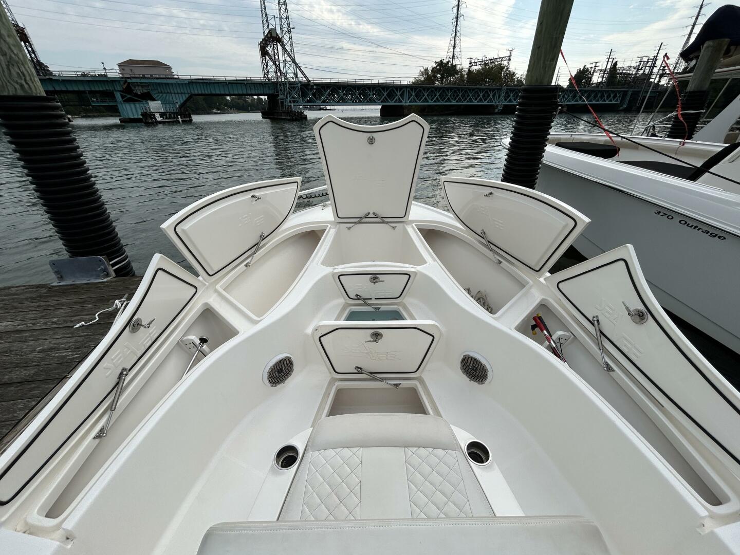 27ft SeaVee Yacht For Sale