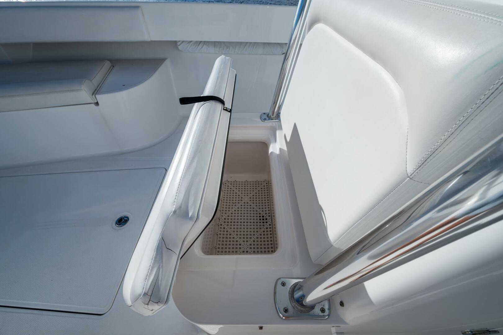 Checkered Flag 37ft Bahama Yacht For Sale