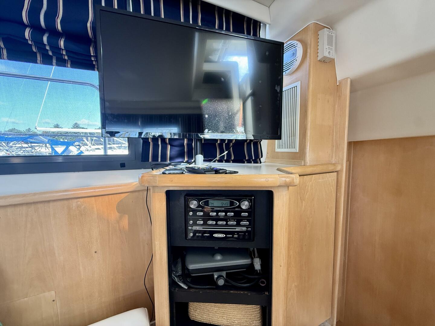 35ft Carver Yacht For Sale