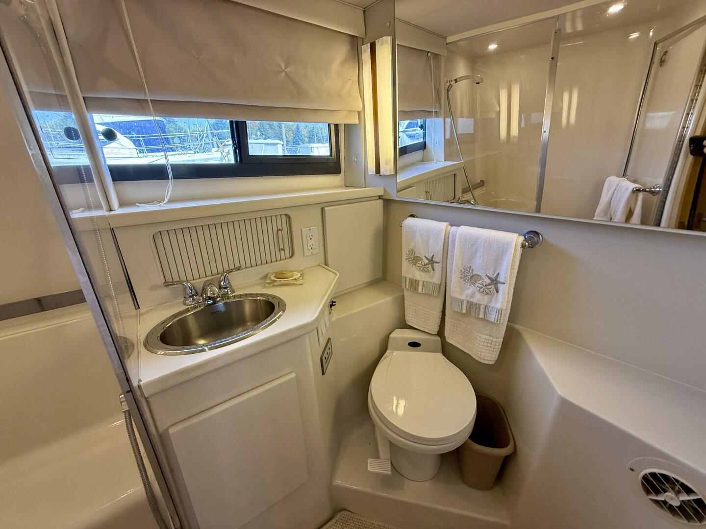 35ft Carver Yacht For Sale