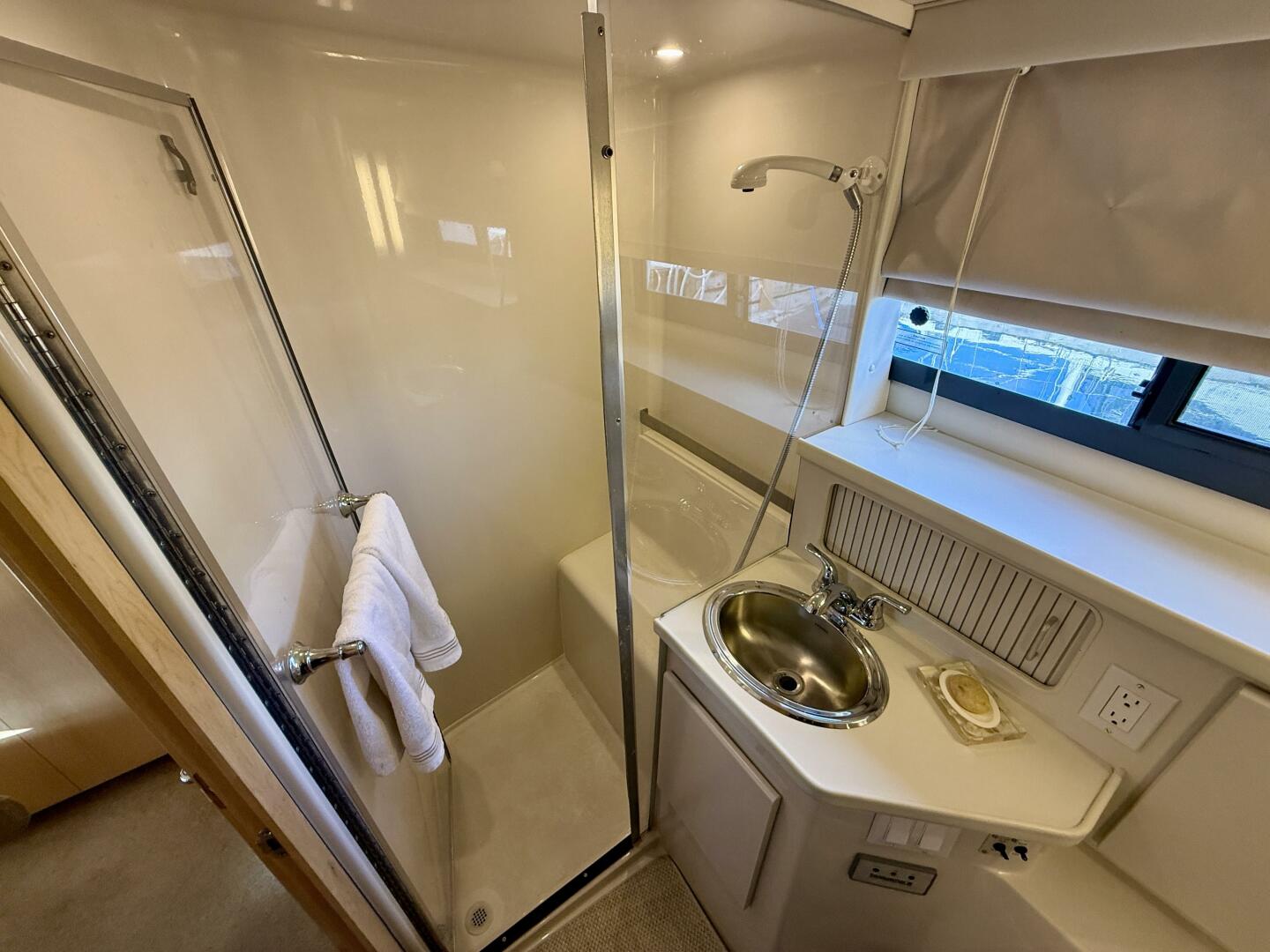 35ft Carver Yacht For Sale