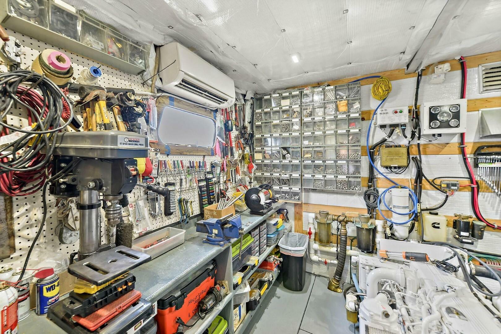 THE ARK 80ft Avenger Yacht For Sale