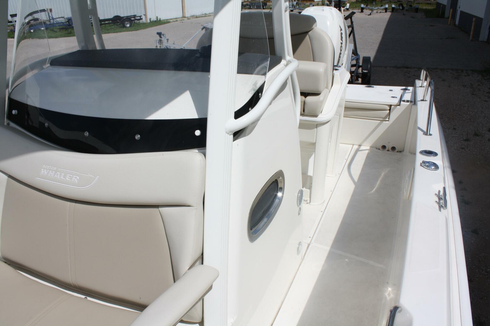 27ft Boston Whaler Yacht For Sale
