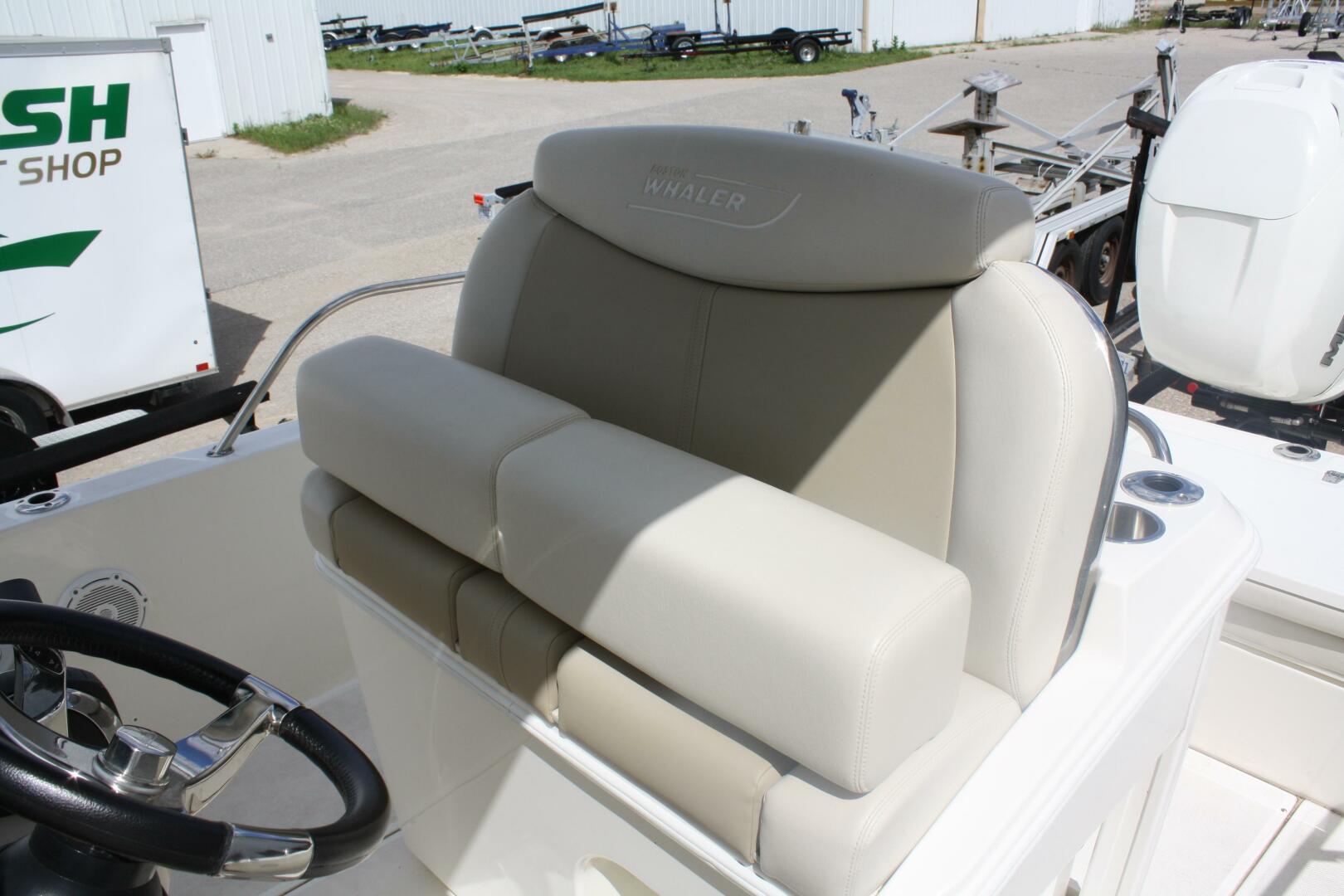 27ft Boston Whaler Yacht For Sale