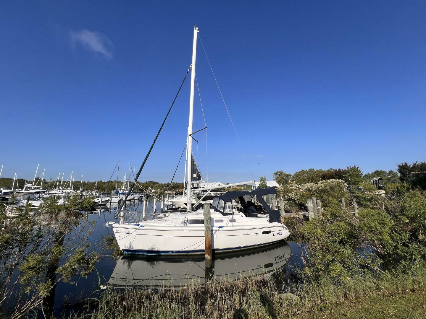 Luna 31ft Hunter Yacht For Sale