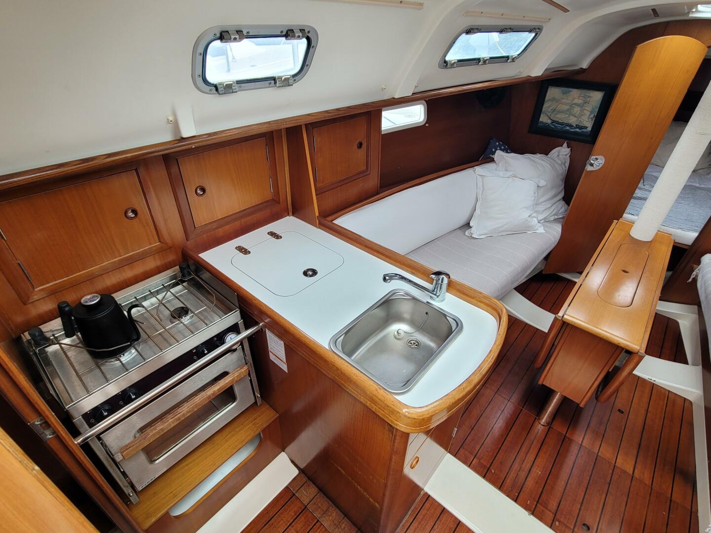 Stravaig 32ft Beneteau Yacht For Sale