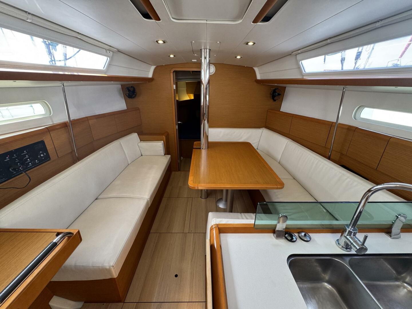 Sea Ranch II 38ft Jeanneau Yacht For Sale