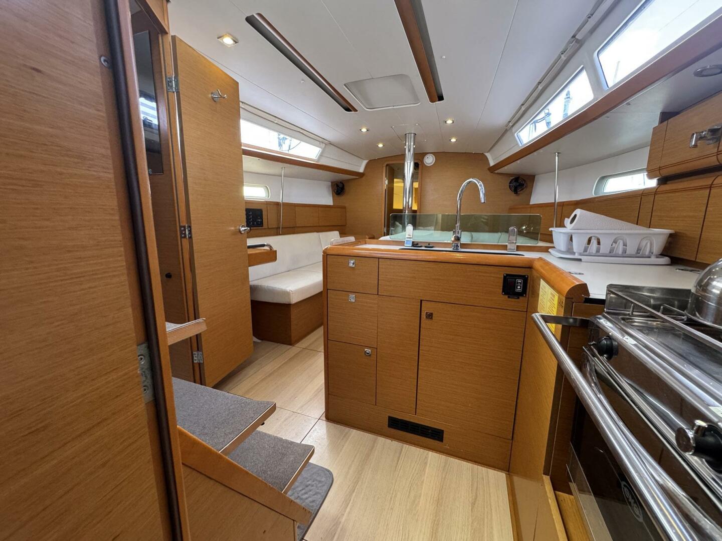 Sea Ranch II 38ft Jeanneau Yacht For Sale