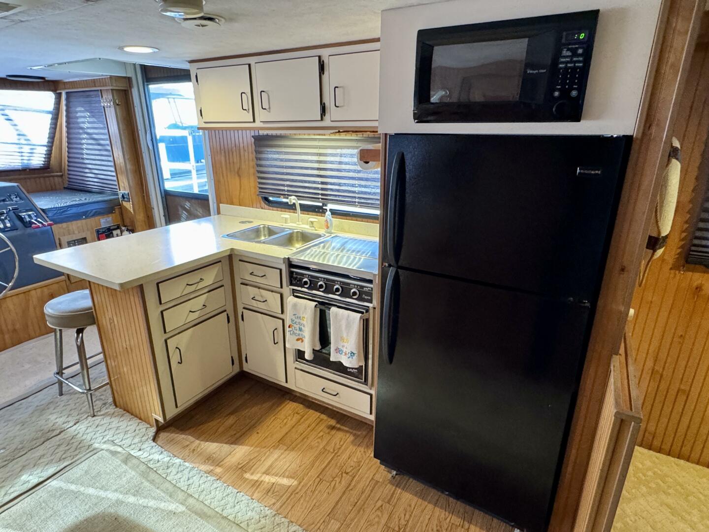Summer Breeze 37ft Gibson Yacht For Sale