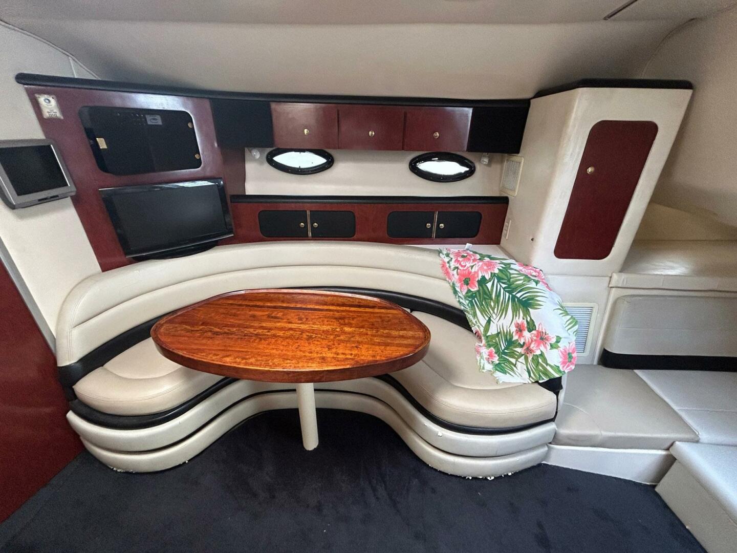 37ft Wellcraft Yacht For Sale