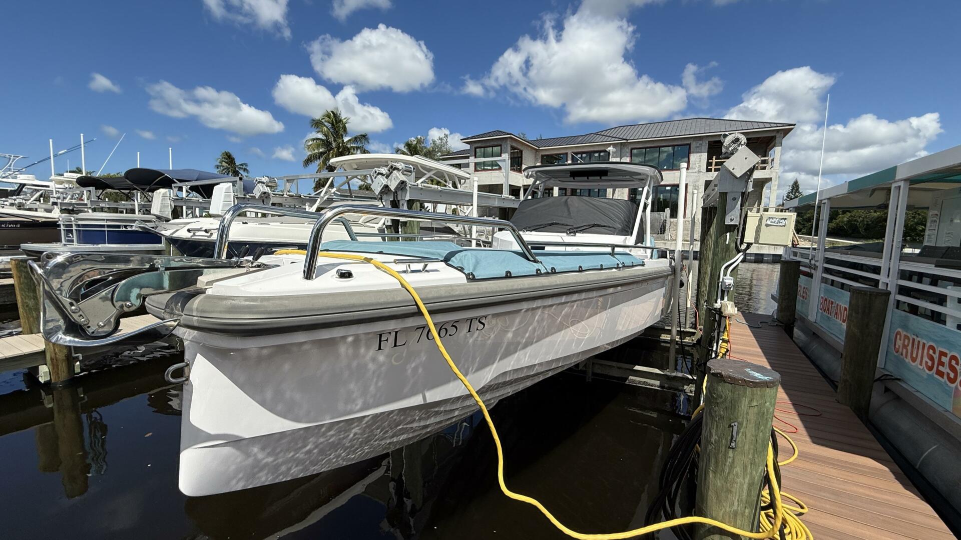 28ft Axopar Yacht For Sale