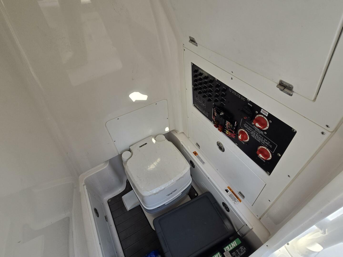28ft Caymas Yacht For Sale